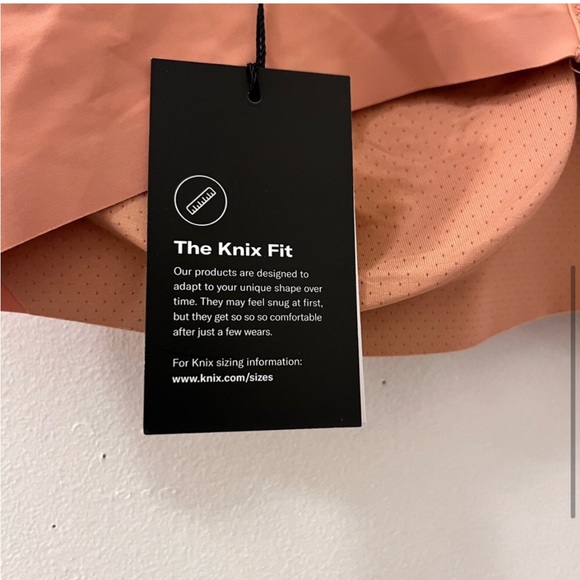 Knix padded v-neck Evolution Bra - Picture 6 of 6